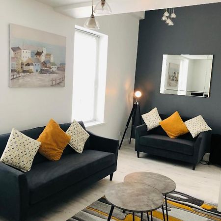 Spacious And Bright Town Centre Apartment Балликасл Экстерьер фото